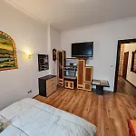 Central 1-Br Apartment