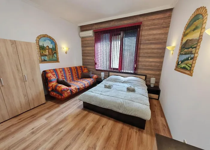 Central 1-Br Apartment